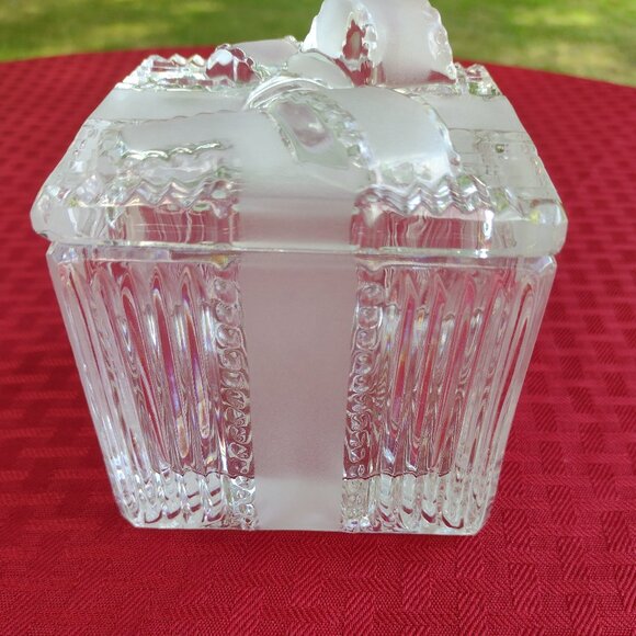 Full-Lead Crystal (24%), Made in Poland, Crystal Clear Trinket Box with Bow - Picture 2 of 7